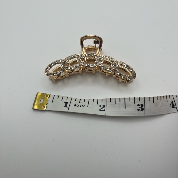 Gold Style Hairclip - Picture 3 of 3